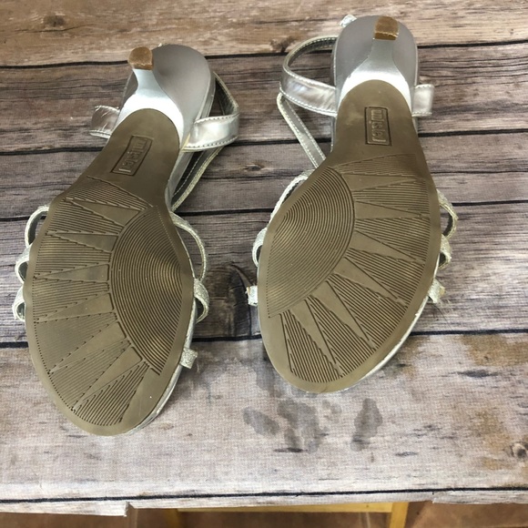 Sliver Unlisted Heels - Picture 5 of 6